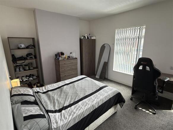 4 bed House Share to rent Image 8