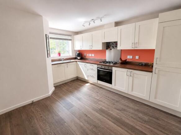 3 bed Semi-Detached for sale Image 4