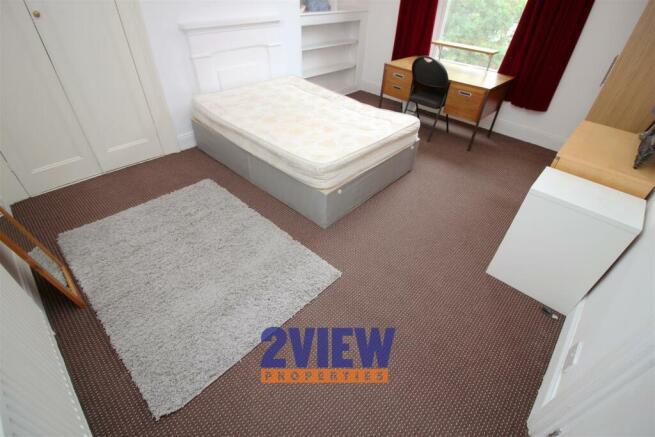 7 bed House to rent Image 5