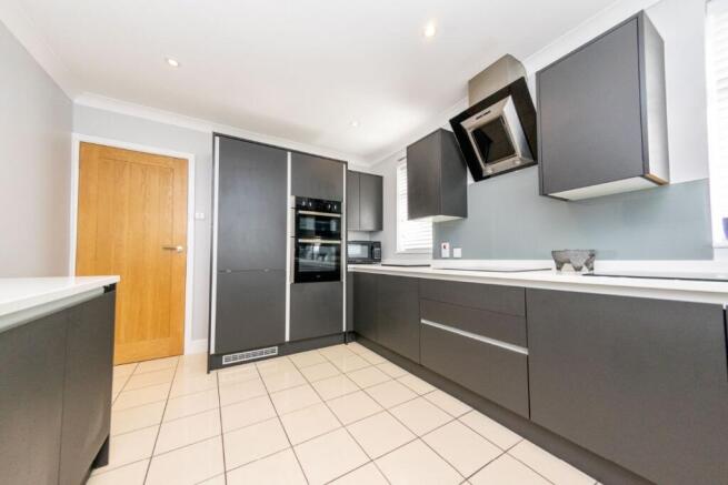 4 bed Detached for sale Image 5