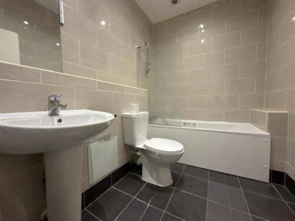 2 bed Apartment to rent Image 8