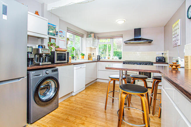 Kitchen/Breakfast...