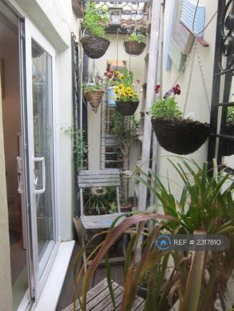Courtyard For 2