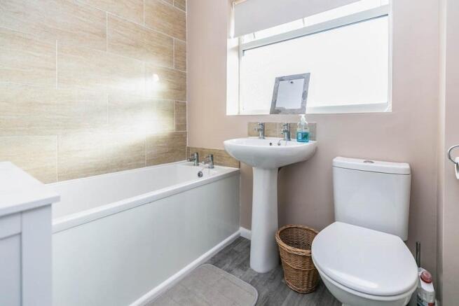 Family Bathroom / WC