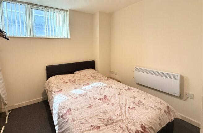 2 bed Apartment to rent Image 8