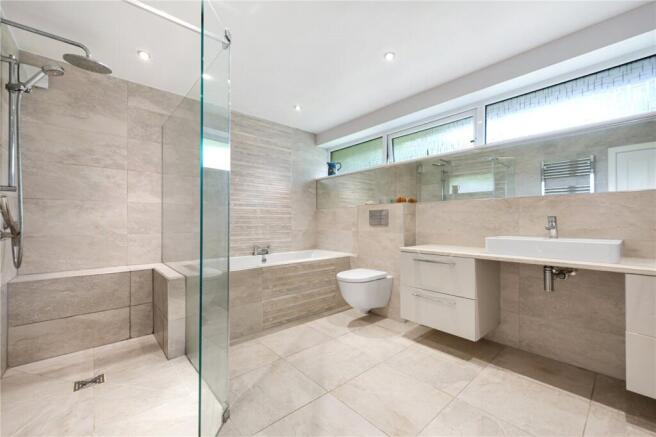4 bed Detached for sale Image 9