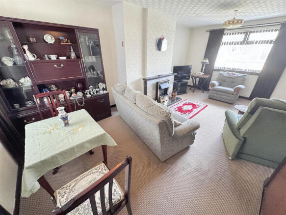 Lounge/Dining Room