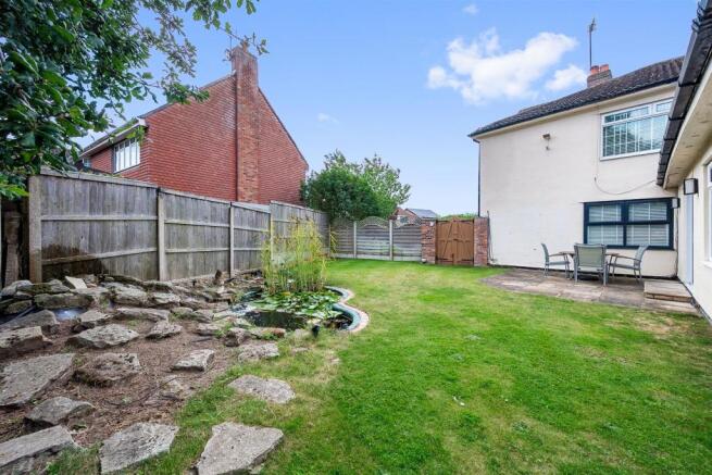 Side Garden/Courtyard