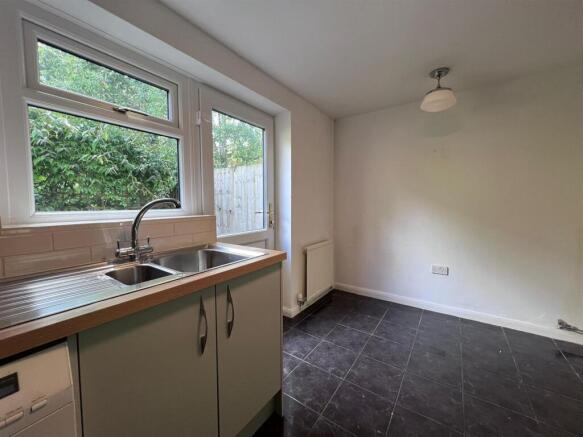 Kitchen2.jpg
