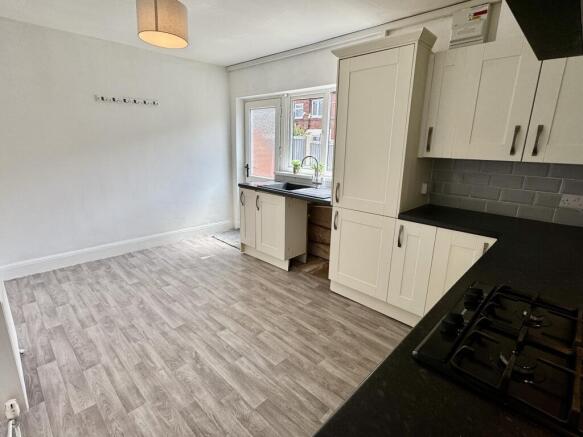 2 bed House to rent Image 6