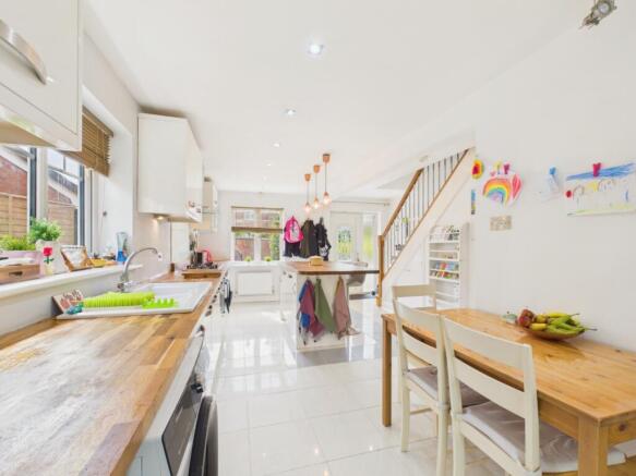 4 bed Detached for sale Image 5