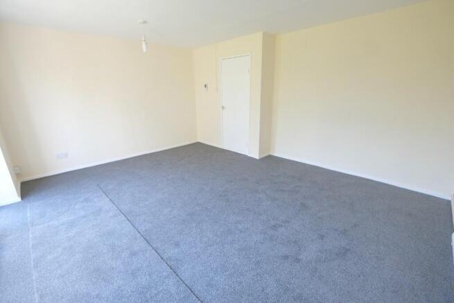 SITTING/DINING ROOM
