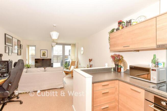 Admiralty Road, Portsmouth, Hampshire photo 4