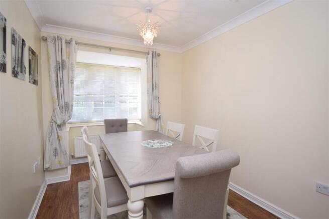 4 bed Detached to rent Image 6