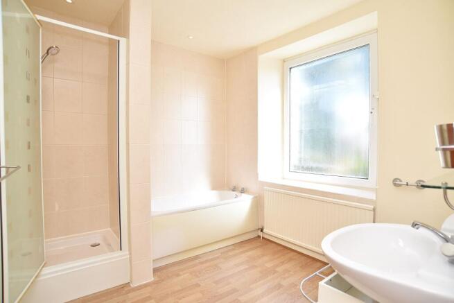 3 bed Town House for sale Image 9