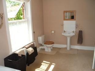 Bathroom/WC Angle 2