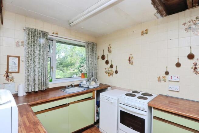 3 bed Semi-Detached for sale Image 6