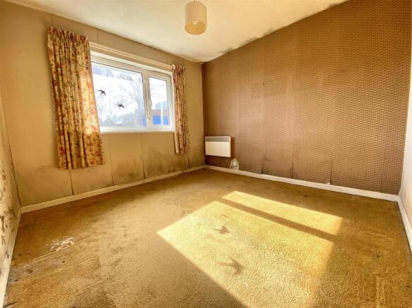 2 bed Semi-Detached Bungalow for sale Image 10