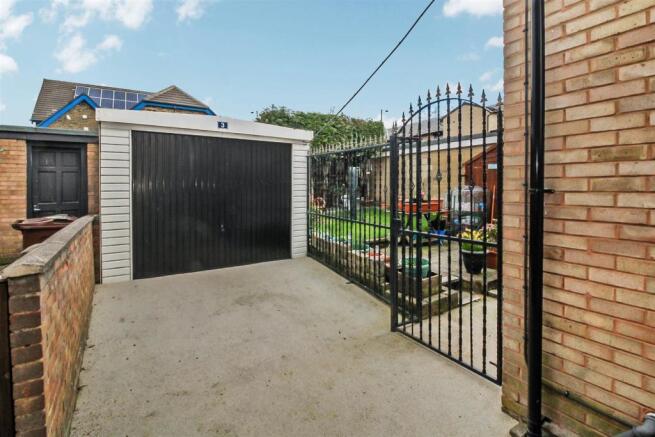 Garage & Driveway