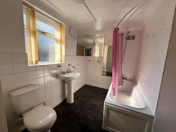 2 bed Terraced to rent Image 7
