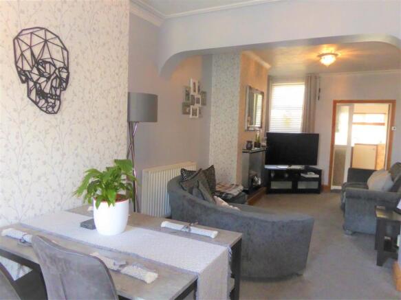 LOUNGE/DINING ROOM