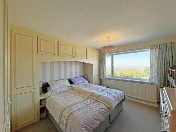 Lake View Drive 65 Bed 1.jpg