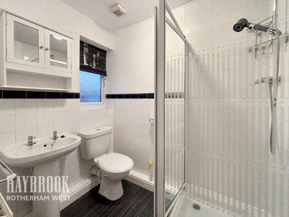 4 bed Detached for sale Image 10