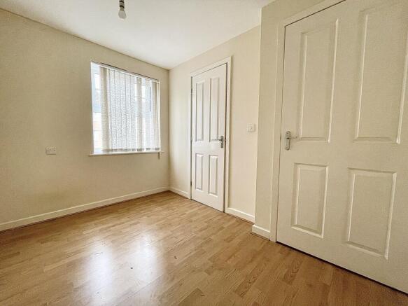 2 bed Flat to rent Image 5