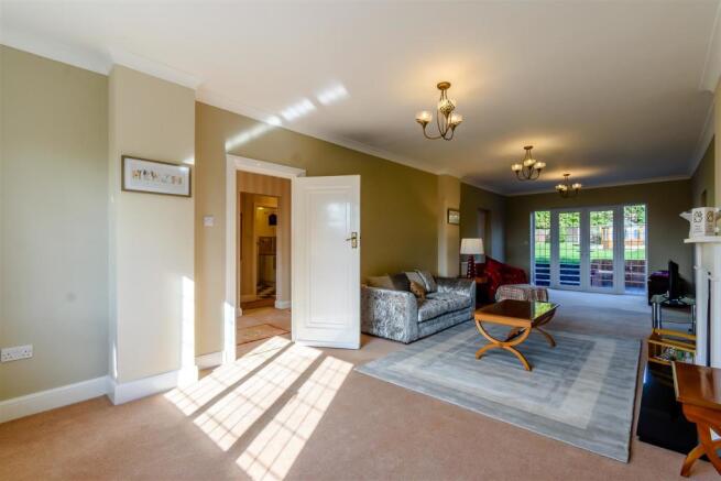 8439245-interior05.jpg