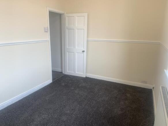 2 bed Terraced to rent Image 4