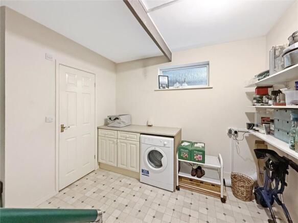 4 bed Semi-Detached for sale Image 12