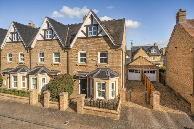 4-bed semi-detached on Stephenson Walk, Faifield, Hitchin, SG5, £500,000