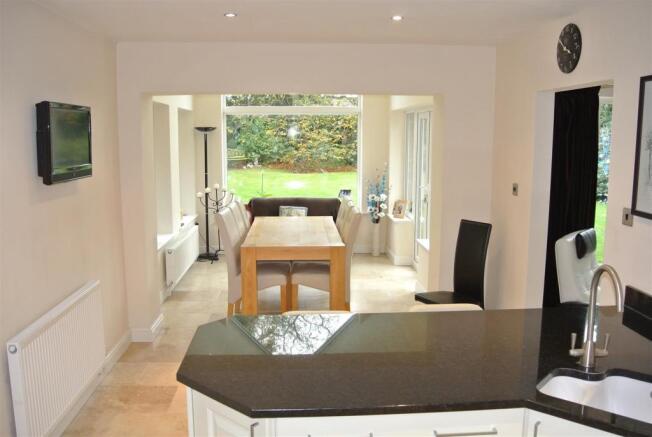 Kitchen Dining.JPG