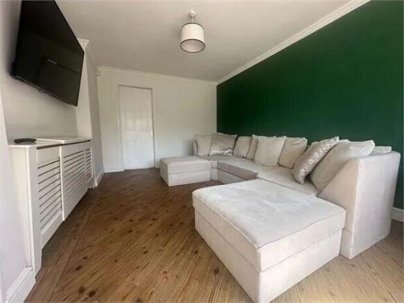 3 bed Town House for sale Image 4
