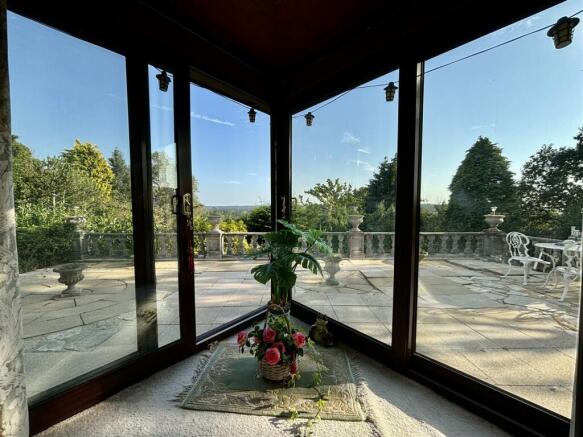 Bay window in lounge.jpeg