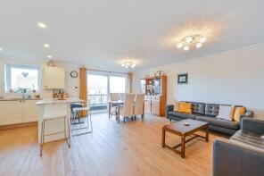 Flat 10, 38 40 Vicarage Court, Holden Road, Woodside Lane To Westbury Road, London N12 7DN