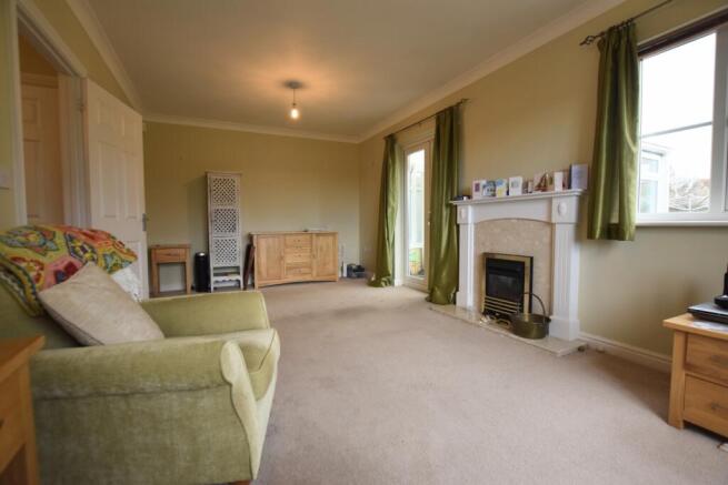 24 Blanchland Circle lounge 3