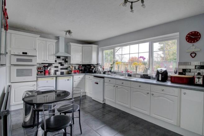 kitchen/breakfast room