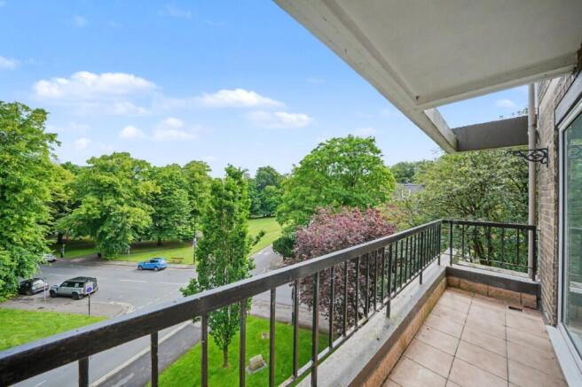 3 bed Apartment for sale Image 12