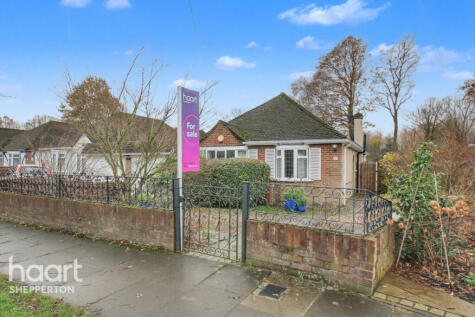 Manor Farm Avenue, Shepperton