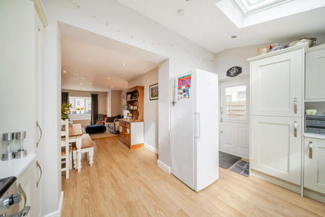 4 bed Detached for sale Image 9