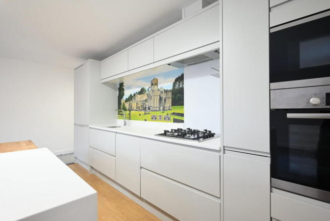 2 bed Flat to rent Image 10
