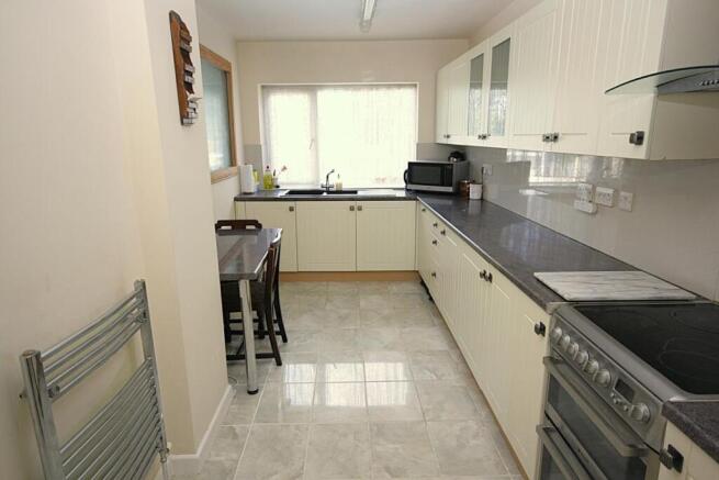 8 Kitchen 3.JPG