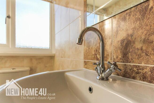 FAMILY BATHROOM: