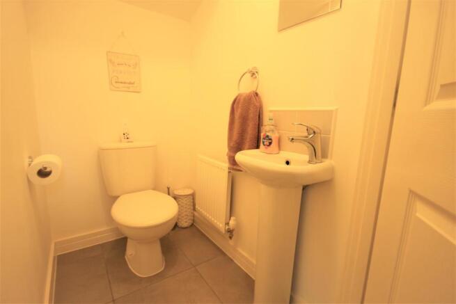 Guest Cloakroom / WC