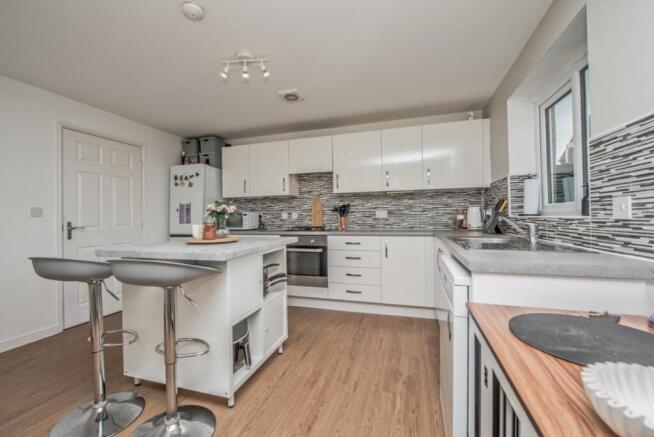 4 bed Detached for sale Image 5