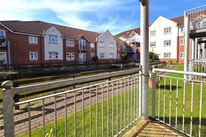2 bed Retirement Property for sale Image 8