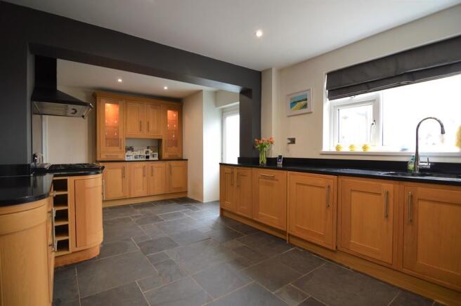 Kitchen/Breakfast...