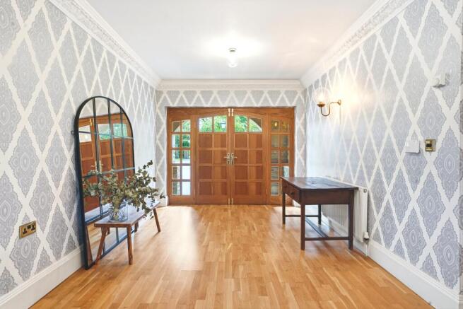 6 bed Detached for sale Image 11