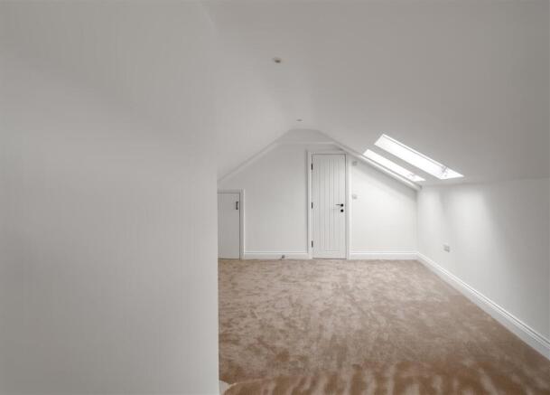 4 bed Semi-Detached for sale Image 12